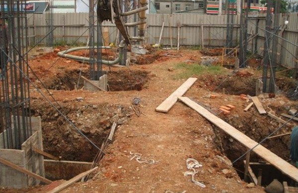 鄉(xiāng)村自建房,挖個(gè)坑插點(diǎn)鋼筋就算基礎(chǔ)?老包工頭忍不住笑了(圖2) 鄉(xiāng)村自建房,挖個(gè)坑插點(diǎn)鋼筋就算基礎(chǔ)?老包工頭忍不住笑了(圖2)