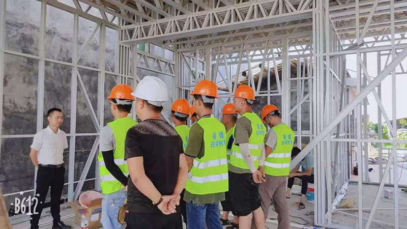 輕鋼別墅有哪些致命缺點(diǎn)?關(guān)于這點(diǎn)你要清楚!(圖2) 睿婕施工隊(duì)伍