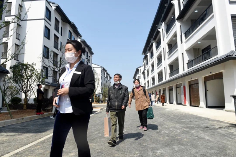 重點發(fā)展項目!住建部副部實地調(diào)研,加快輕鋼結(jié)構(gòu)房屋建設!(圖2) 睿婕輕鋼別墅