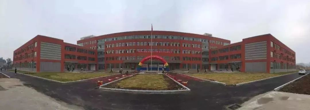 央視報(bào)道:裝配式輕鋼結(jié)構(gòu)都可以建學(xué)校了!(圖5) 睿婕輕鋼別墅