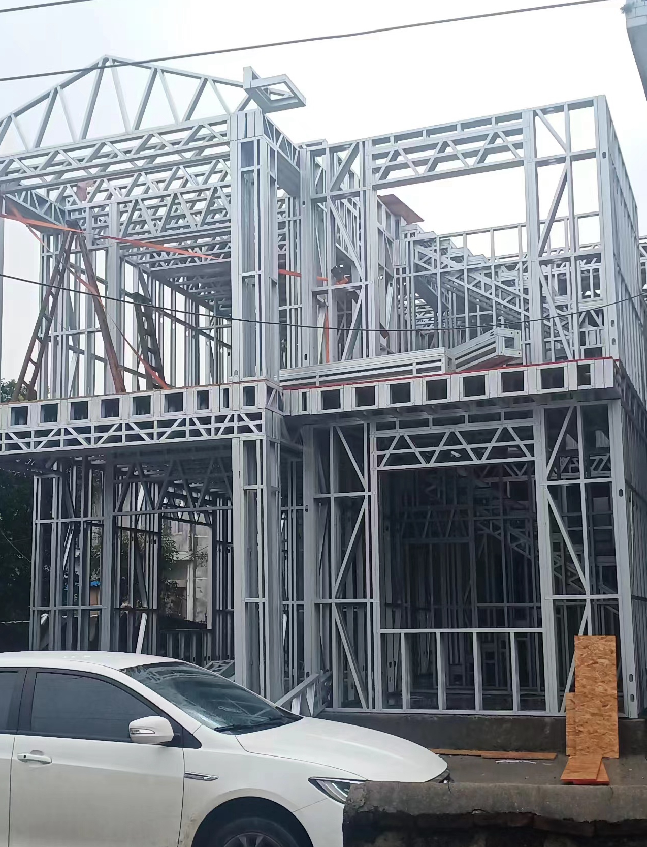 輕鋼別墅能防蜈蚣和白蟻嗎?(圖2) 輕鋼別墅能防蜈蚣和白蟻嗎?(圖2)