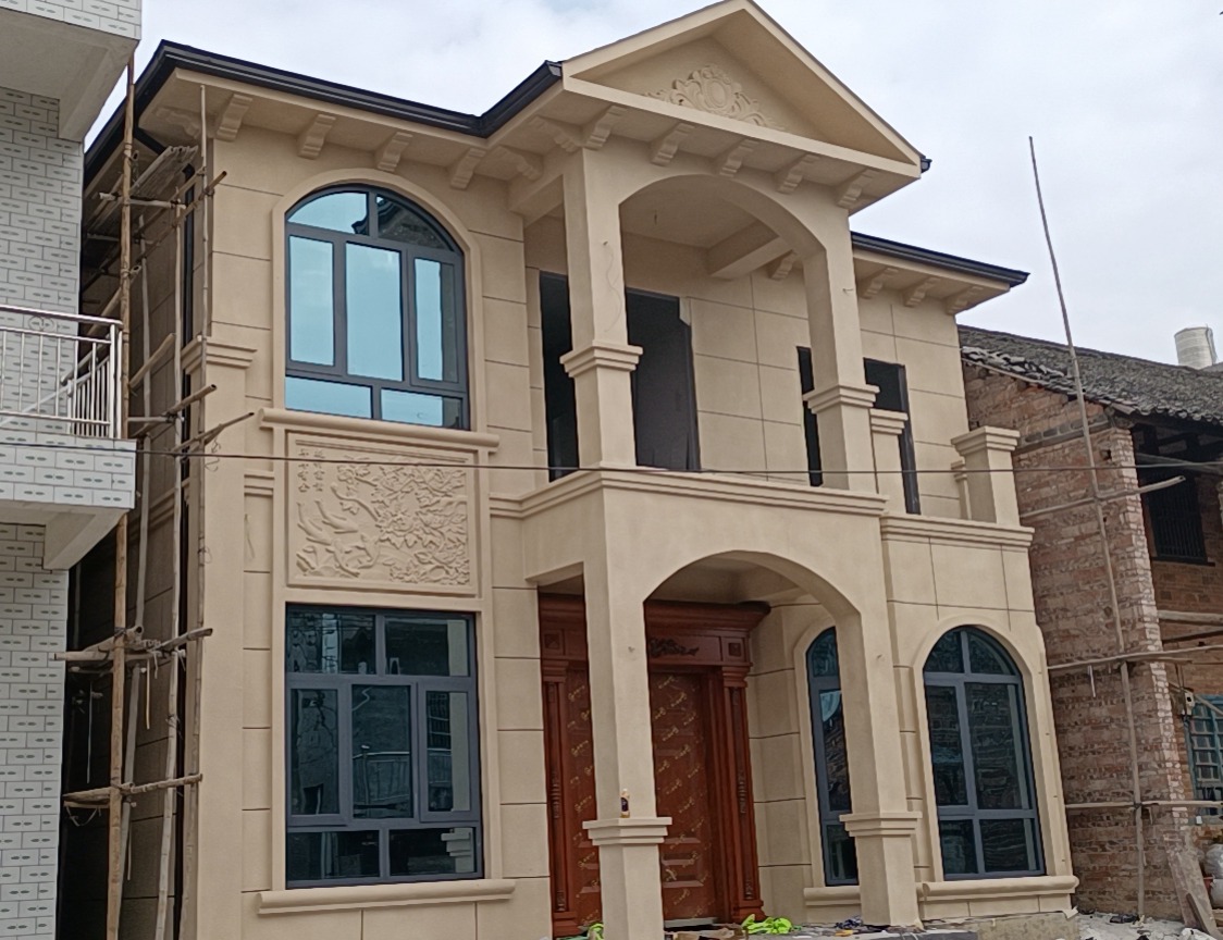 輕鋼房屋的屋頂是否適用于安裝太陽能熱水器？