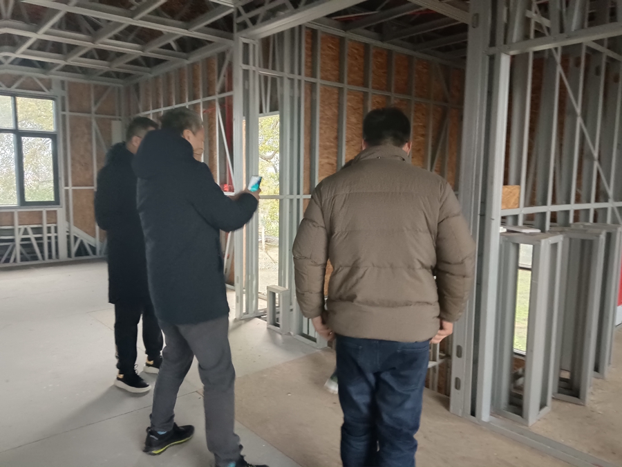 法國華僑代表團蒞臨睿婕輕鋼別墅工廠考察,探尋合作機會!(圖2) 法國華僑代表團蒞臨睿婕輕鋼別墅工廠考察,探尋合作機會!(圖2)