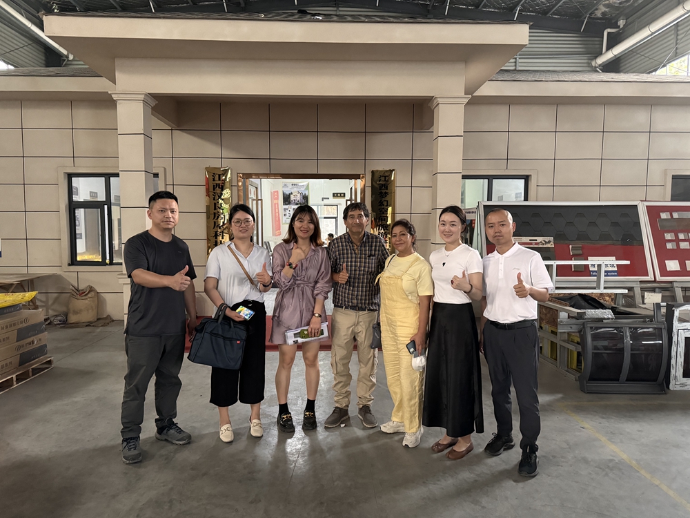 厄瓜多爾建筑商考察睿婕工廠：輕鋼別墅出口南美，合作前景廣闊！