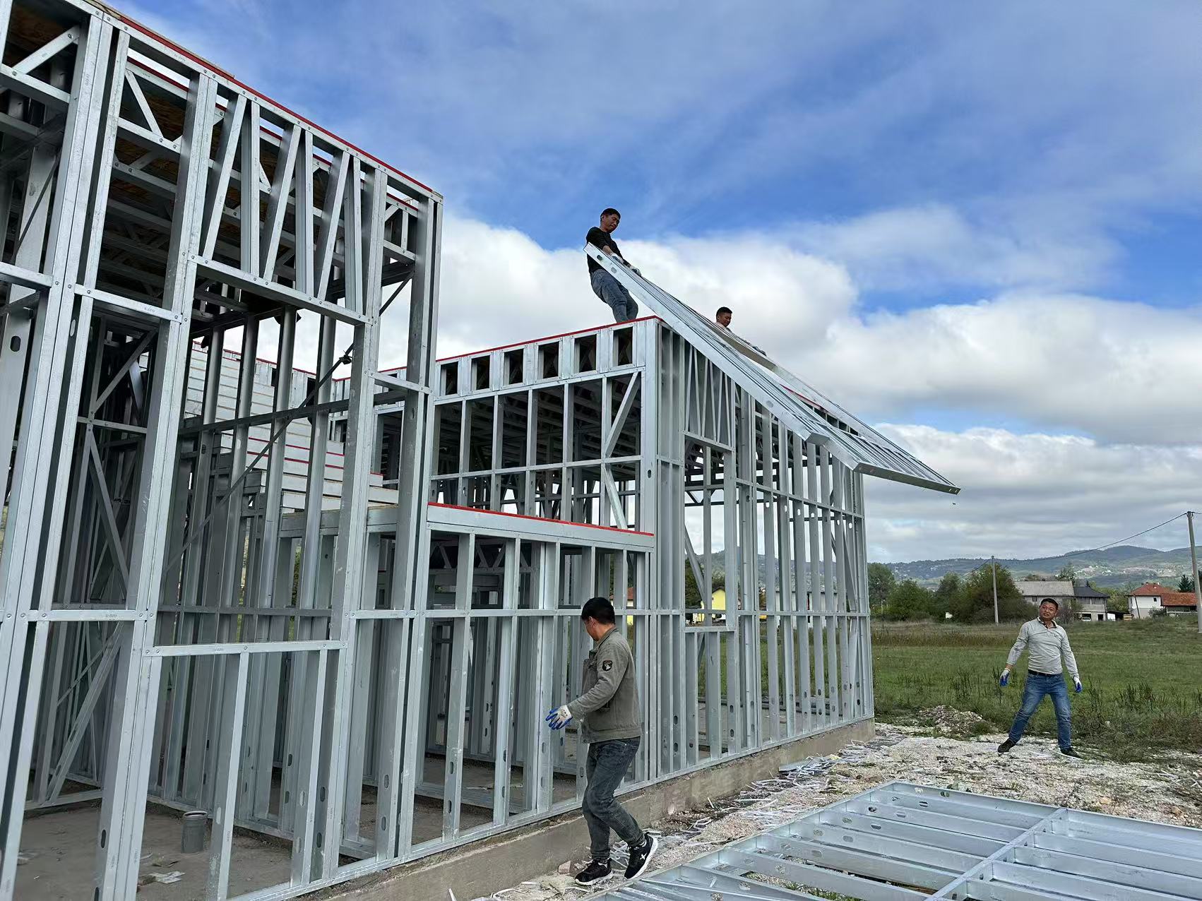 在農村搭建輕鋼別墅房子需要交稅嗎？稅收謎題揭曉